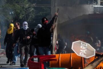 Primera protesta contra el Mundial de fútbol Brasil 2014 registrada en Sao Paulo. en el día en que comienza la competición. Cerca de 150 hombres de la Tropa de Choque de la Policía Militarizada del estado de Sao Paulo dispersaron a un grupo de 50 manifestantes.