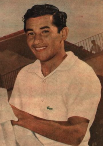 18 de septiembre 1932: 83 años cumple el ex tenista chileno Luis Ayala. Dos veces finalista de Roland Garros, alcanzó el puesto número 5 del ránking ATP.