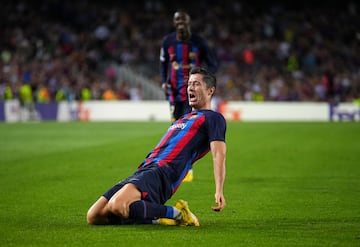 4-1. Robert Lewandowski celebra el cuarto gol. Hat-trick del jugador polaco.