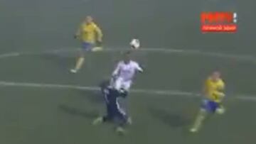 La definición al estilo Ronaldo de Farfán en la Europa League