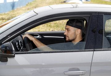 Oscar  jugador del Leganés llegando a las instalaciones deportivas de Butarque para la realización de los test covid-19