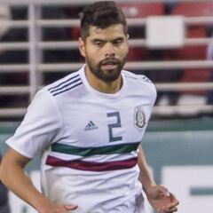 En Chivas ven bien una posible llegada de Néstor Araujo