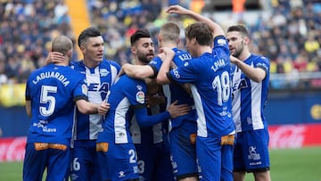 Alavés de Maripán vence a Villareal y se aleja del descenso