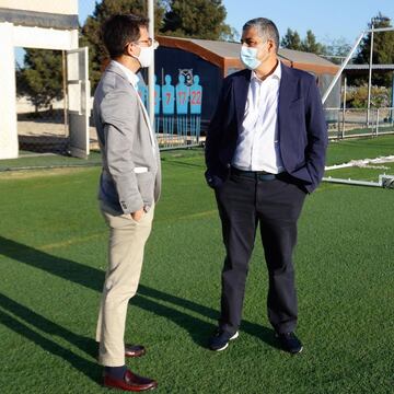 El nuevo entrenador del primer equipo visitó las instalaciones del Centro Deportivo Azul junto a Luis Roggiero. También conoció a dos refuerzos: Ronnie Fernández y Jeisson Vargas.