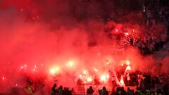La afición del Marsella encendió el campo con bengalas
