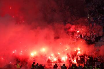 La afición del Marsella encendió el campo con bengalas