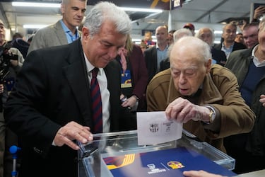 El candidato a presidir el FC Barcelona Joan Laporta junto al expresidente de la Generalitat Jordi Pujol.
