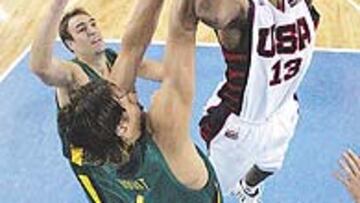 <b>IMPARABLE. </b>Duncan, cerca del aro, fue imparable para Australia.