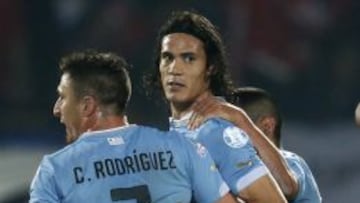 Cavani se fue expulsado en el último duelo ante la Roja por el bullado incidente con Jara.