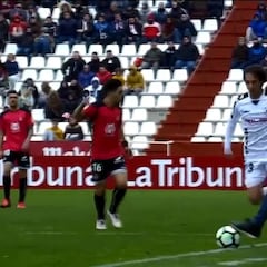 Técnico interrumpe contraataque y es expulsado