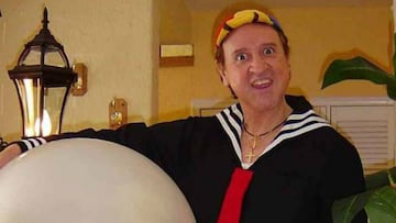Carlos Villagrán, conocido actor de la comedia mexicana, apareció en uno de los palcos del Estadio La Corregidora para el duelo de Liga MX.