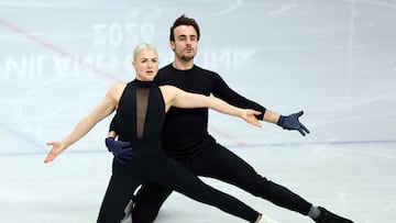 Milano Cortina 2026 Olympics - Figure Skating - Various Training Sessions - Milano Ice Skating Arena, Milan, Italy - February 05, 2026 Olivia Smart of Spain and Tim Dieck of Spain during training REUTERS/Piroschka Van De Wouw