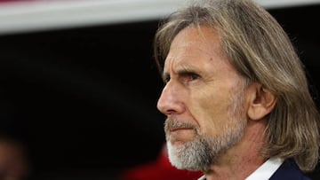 DOHA, QATAR - JUNE 13: Ricardo Gareca the head coach / manager of Peru during the 2022 FIFA World Cup Playoff match between Australia Socceroos and Peru at Ahmad Bin Ali Stadium on June 13, 2022 in Al Rayyan, Doha, Qatar. (Photo by Matthew Ashton - AMA/Getty Images)