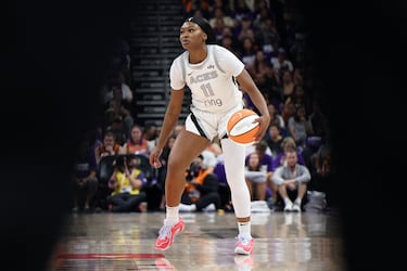 How did the WNBA 2025 season audiences hold up in the absence of Caitlin Clark?