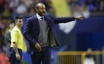 Nuno Espirito Santo entrenador del Valencia, durante el partido de la decimosegunda jornada de Liga que disputan contra el Valencia esta tarde en el estadio Ciutat de Valencia.