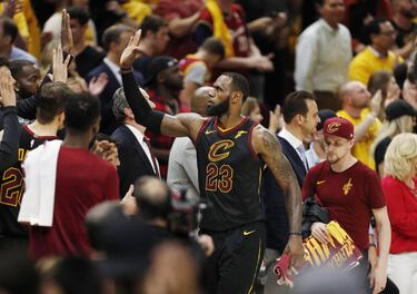 Y, además, rompió el récord de Kareem Abdul Jabbar con más goles de campo embocados en la historia de los playoffs.