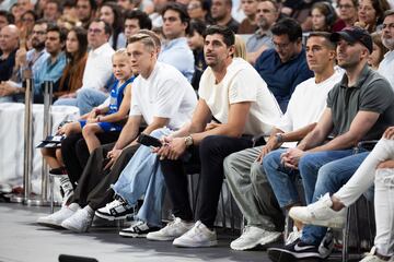 Thibaut Courtois disfrutando de la vuelta de Doncic a la que fue su casa durante mucho tiempo.