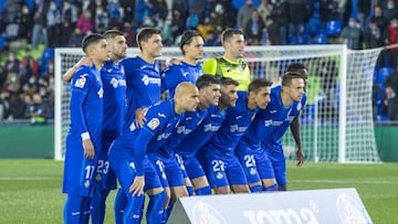 Los jugadores del Getafe antes del partido contra el Osasuna.