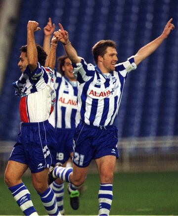 En la vuelta en el Bernabéu, el Madrid de Heynckes fue incapaz de remontar la eliminatoria. Pedro Riesco puso por delante al Alavés en el minuto 10. Los posteriores goles de Roberto Carlos y Suker fueron insuficientes y el conjunto vasco se clasificó por el valor de los goles en campo contrario. Ese año el Glorioso subió a Primera y tres años después alcanzó la final de la Copa de la UEFA, todo ello con Mané al timón.