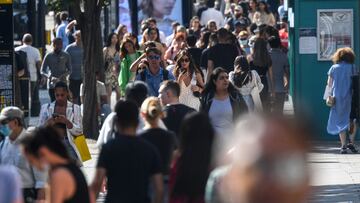 LONDON, ENGLAND - SEPTEMBER 08: Shoppers are seen on Oxford street on September 8, 2021 in London, England. The UK retail sector has suffered during the periods of lockdown as a result of the Coronavirus pandemic that shut shops and kept people in their homes periodically from March 2020. (Photo by Peter Summers/Getty Images)