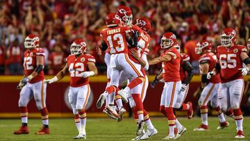 KANSAS CITY, MO - OCTOBER 2: Teammates surround kicker Harrison Butker #7 of the Kansas City Chiefs after kicking the go ahead field goal with eight seconds left during the game against the Washington Redskins at Arrowhead Stadium on October 2, 2017 in Kansas City, Missouri. Peter Aiken/Getty Images/AFP
== FOR NEWSPAPERS, INTERNET, TELCOS & TELEVISION USE ONLY ==