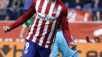 Fernando Torres celebra su gol 100 con el Atlético de Madrid.