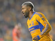 AME3985. SAN NICOLÁS DE LOS GARZA (MÉXICO), 11/02/2026.- Rodrigo Aguirre de Tigres celebra un gol este martes, en un partido de la primera ronda de la Copa de Campeones Concacaf entre Tigres y Forge FC, en el estadio Universitario en San Nicolás de Los Garza (México). EFE/ Miguel Sierra