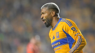 AME3985. SAN NICOLÁS DE LOS GARZA (MÉXICO), 11/02/2026.- Rodrigo Aguirre de Tigres celebra un gol este martes, en un partido de la primera ronda de la Copa de Campeones Concacaf entre Tigres y Forge FC, en el estadio Universitario en San Nicolás de Los Garza (México). EFE/ Miguel Sierra