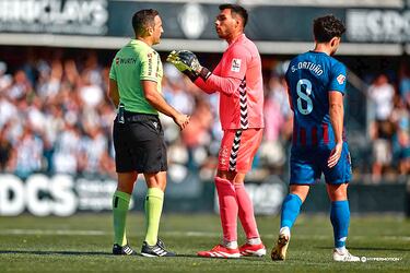 Aunque un gol en los últimos minutos le arrebató dos puntos a su equipo, el partido de Dani Martín es digno de elogiar. El meta del Eldense completó siete paradas que evitaron la derrota y mantienen a su equipo con algo de vida a falta de dos jornadas.
