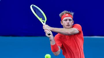 MEX4140. ACAPULCO (MÉXICO), 25/02/2025.- El tenista espan~ol Alejandro Davidovich Fokina devuelve una bola al tenista italiano Mattia Bellucci este martes, durante el Abierto Mexicano de Tenis, en Acapulco (Me´xico). EFE/ David Guzma´n