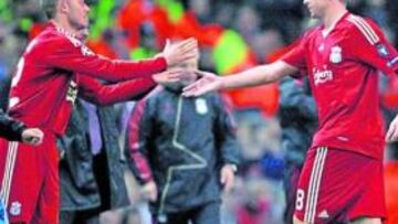 <b>MÁS DESGRACIA. </b>Gerrard se tuvo que retirar lesionado.