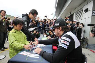 Locura en Jap¨®n por Alonso