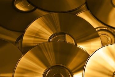 ¿Por qué los DVDs se graban de dentro a fuera?