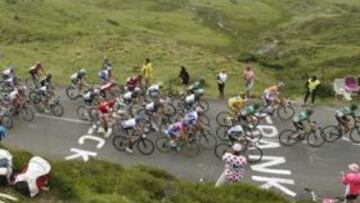 <b>TREGUA. </b>El pelotón rodó tranquilo por las carreteras pirenaicas y el Aubisque. Ayer no hubo sobresaltos para los favoritos. Hoy espera Plateau de Beille.