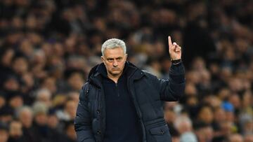 El entrenador portugués del Tottenham, José Mourinho, durante un partido.