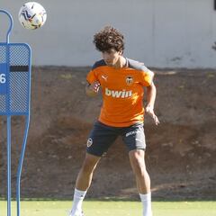 El Valencia manda un mensaje en forma de renovaciones