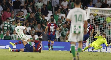 4-0. Sanabria marcó el cuarto gol.