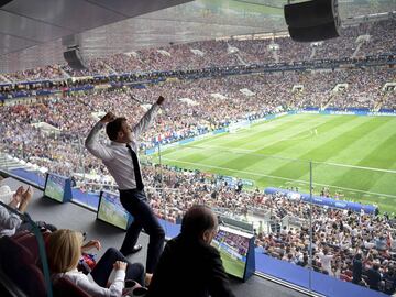 El presidente de la República francesa Macron celebra uno de los goles de la selección de su país durante la final del Mundial de Rusia frente a Croacia.