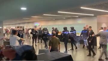 Detenidos seis aficionados del Feyenoord por altercados en el interior del Metropolitano