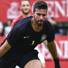Alisson, sobre su futuro: "A ver si sucede algo esta semana"