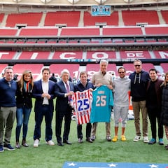 Los Dolphins y el Atleti, de buen rollo en el Metropolitano