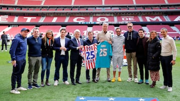 Los Dolphins y el Atleti, de buen rollo en el Metropolitano