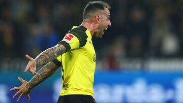 Alcácer scores but hurts ankle on Dortmund debut