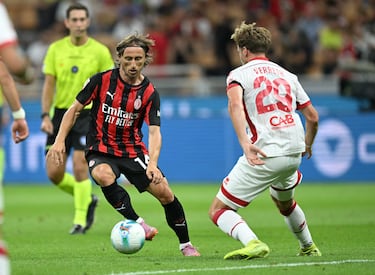 El Milan sigue con vida en Coppa Italia; asistencia de Giménez