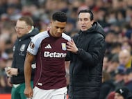 Soccer Football - UEFA Europa League - Aston Villa v RB Salzburg - Villa Park, Birmingham, Britain - January 29, 2026 Aston Villa's Ollie Watkins with manager Unai Emery after being substituted Action Images via Reuters/Peter Cziborra