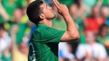 Shane Long celebra el &uacute;nico tanto del partido entre Irlanda y Bosnia.