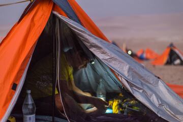 Este es el lado B de la competencia que se vive desde el 28 de noviembre en Perú. Rostros, sufrimiento y mucha alegría.