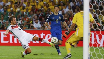 Mario Goetze anota el gol de Alemania en la final ante Argentina que le daba a la selecci&oacute;n germana su cuarto Mundial de f&uacute;tbol.