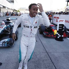 Hamilton se sienta a la mesa de Fangio; Sainz 10º y Alonso 14º