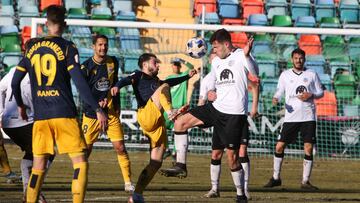 Salmanca y Deportivo disputaron un partido igualado y marcado por el mal estado del terreno del juego.